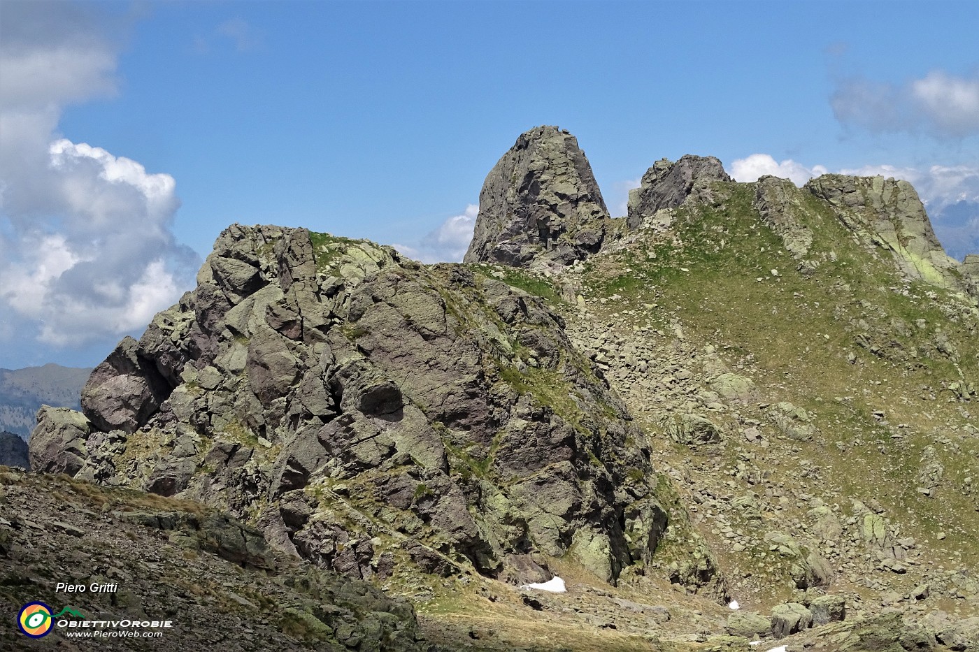 70 Zoom verso Cima Piazzotti or. e Torrione di Mezzaluna.JPG